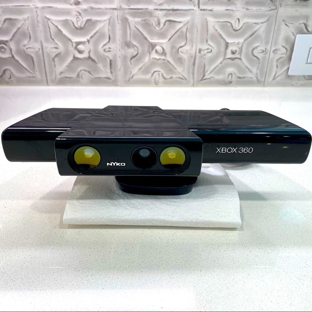Microsoft Xbox 360 BUNDLE Kinect Sensor Bar Model 1414 *PLUS Nyko Zoom Accessory
